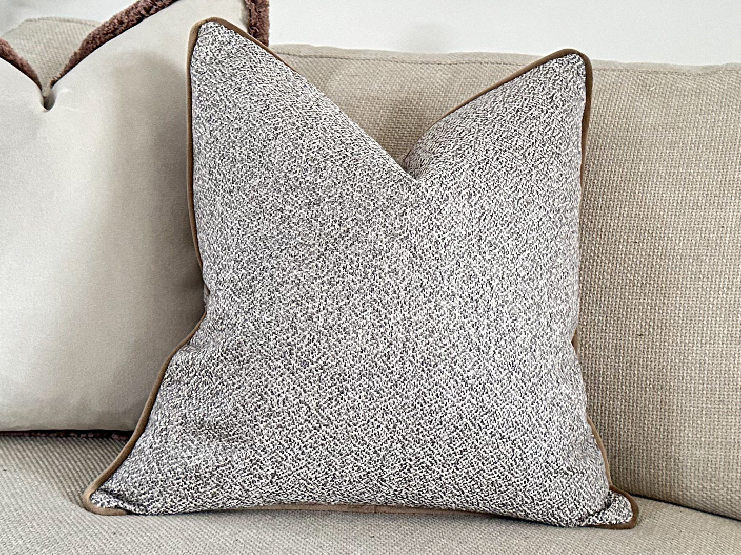 ASHWORTH | Grey-blue textured cushion with piping