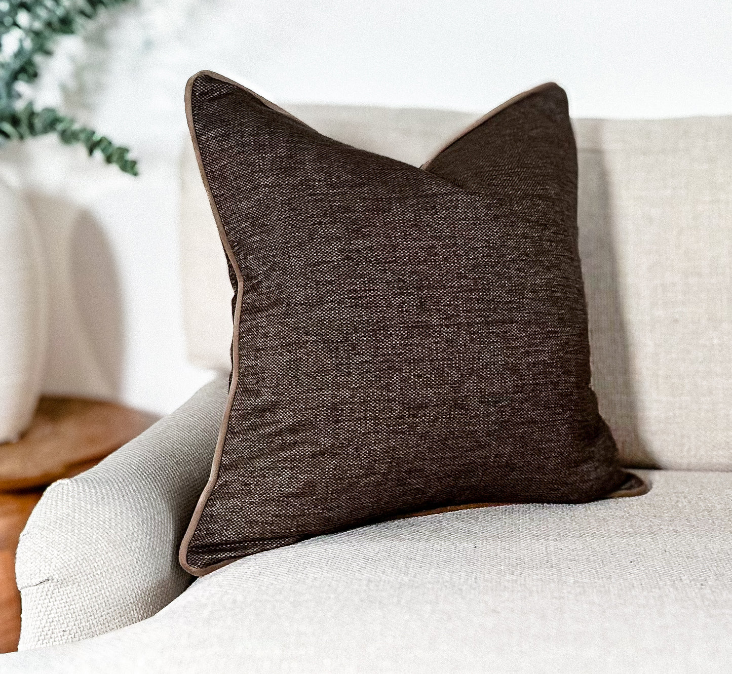 BAKER | Brown cushion with piping