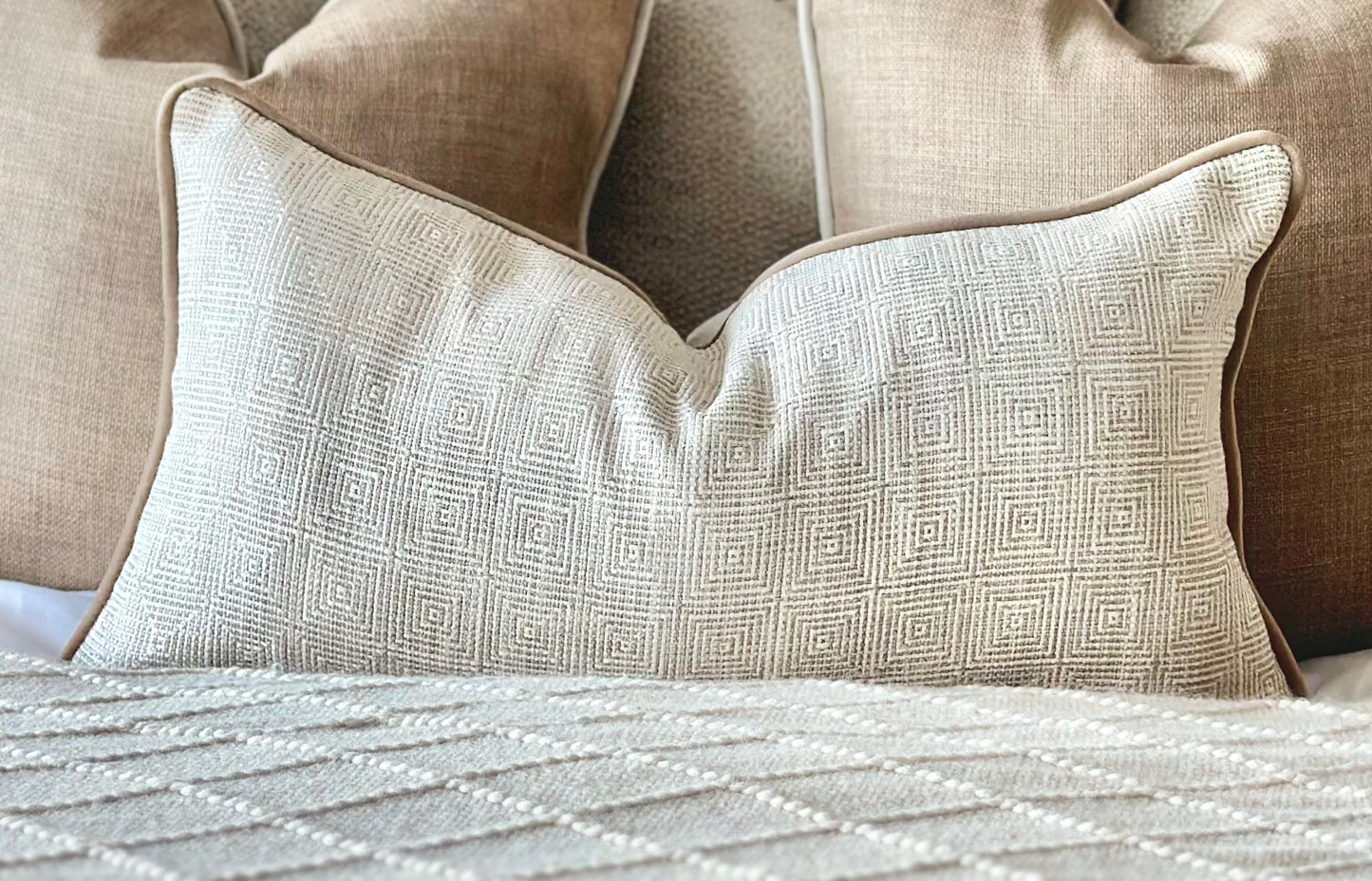 NEW ENGLAND NATURAL | Piped Cushion