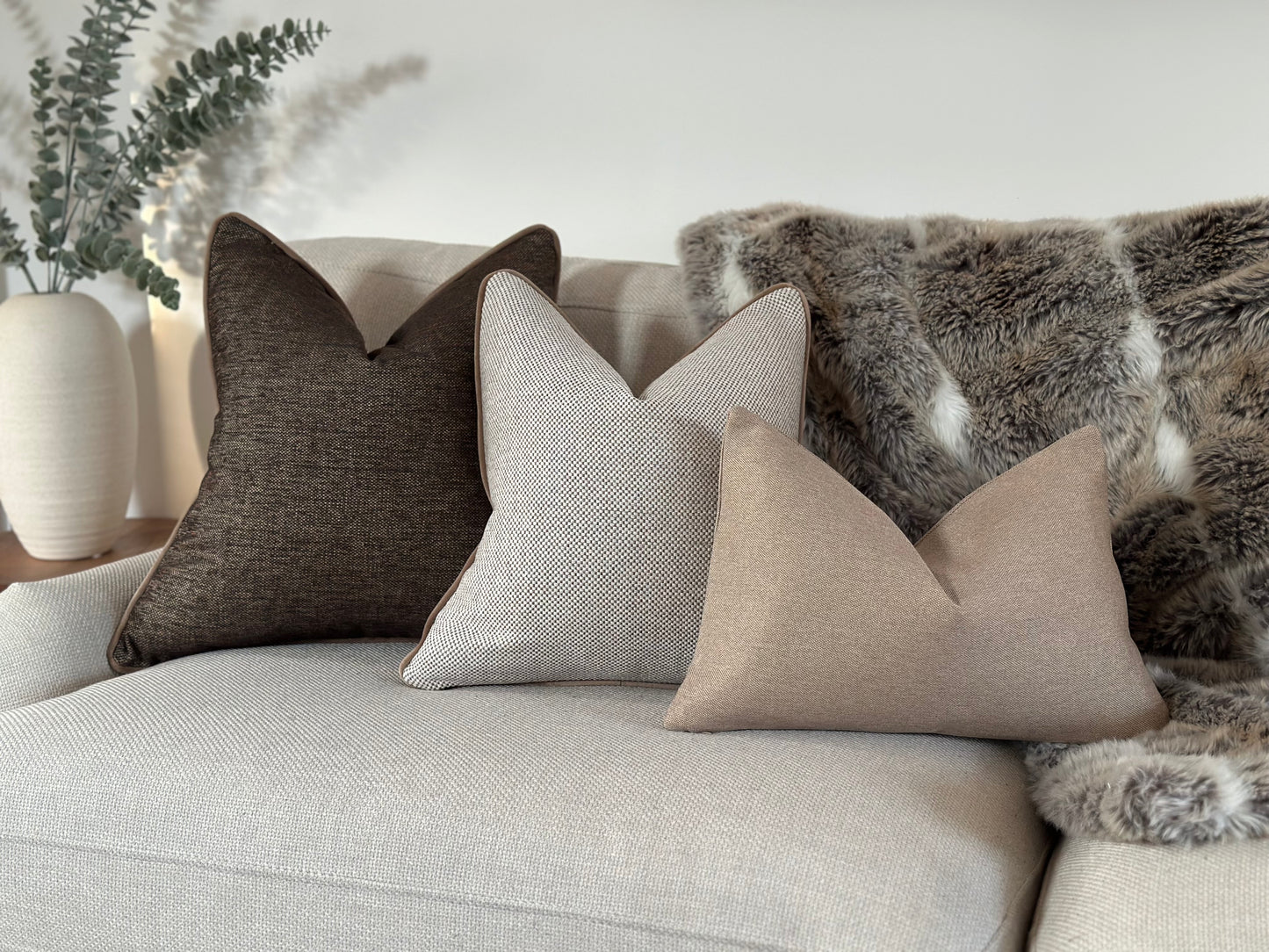 BAKER | Brown cushion with piping