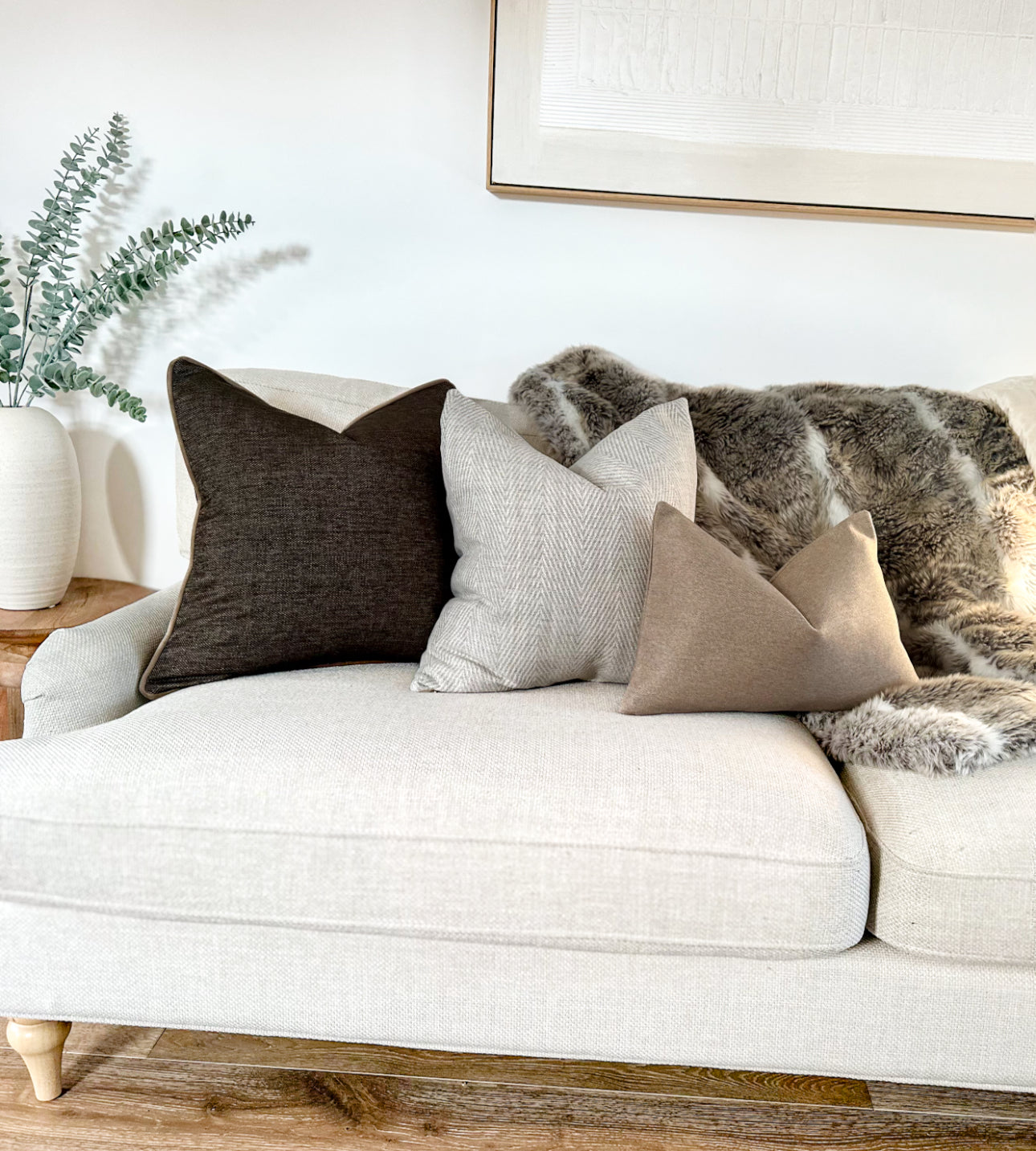BAKER | Brown cushion with piping
