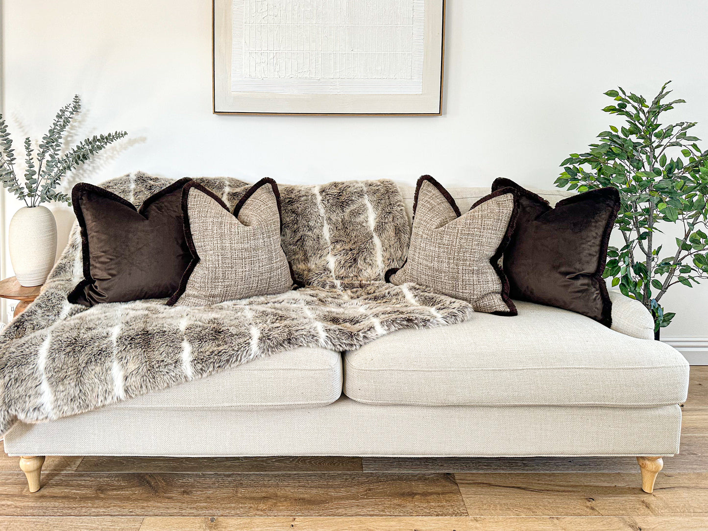 Dark brown velvet cushion - Fringed or piped