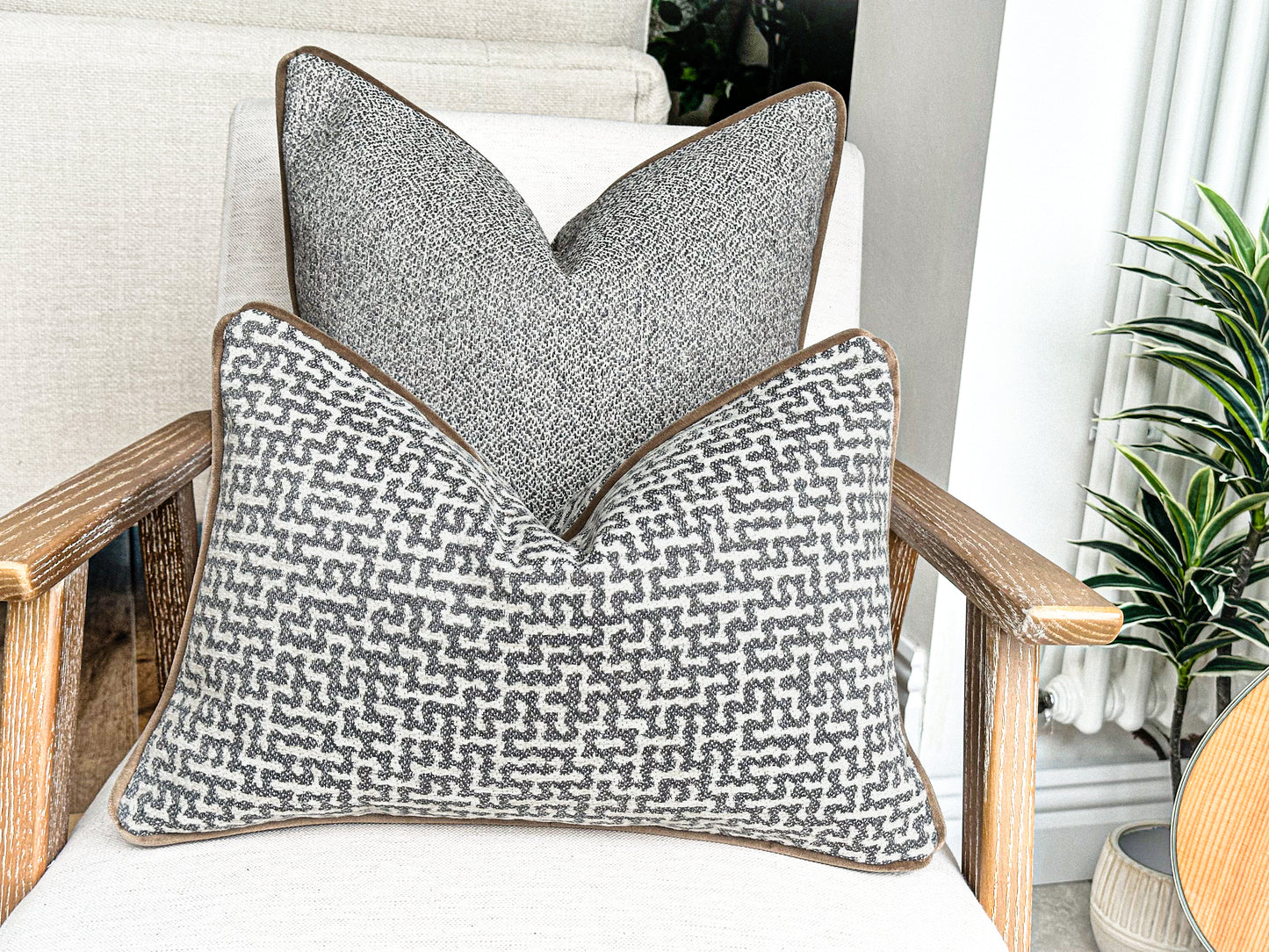 ASHWORTH | Grey-blue textured cushion with piping
