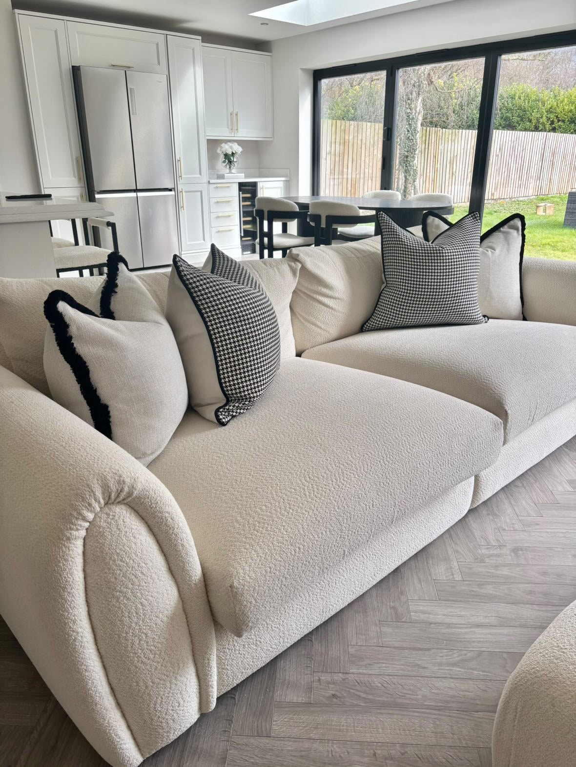 Black and white cushion set