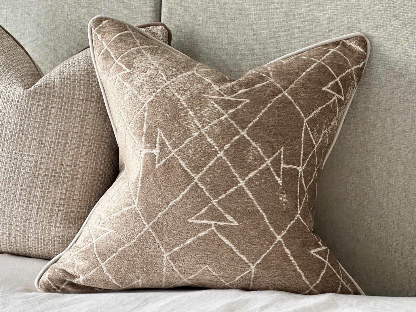 OAK | Taupe geometric cushion - Fringed or piped