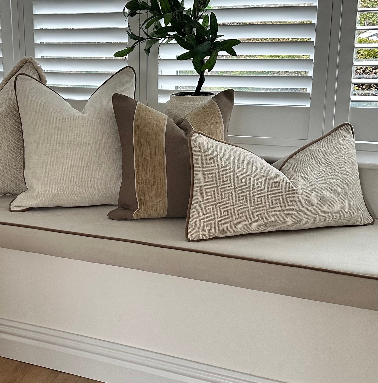 Beige cushion combination