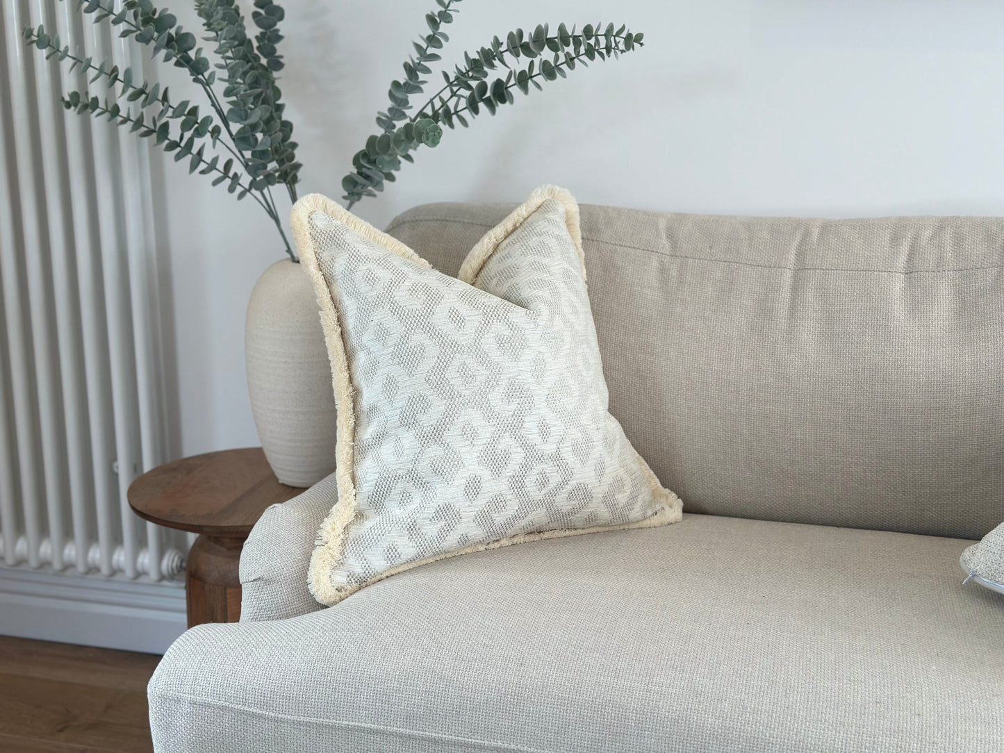 Best luxury cushions in ivory cream.