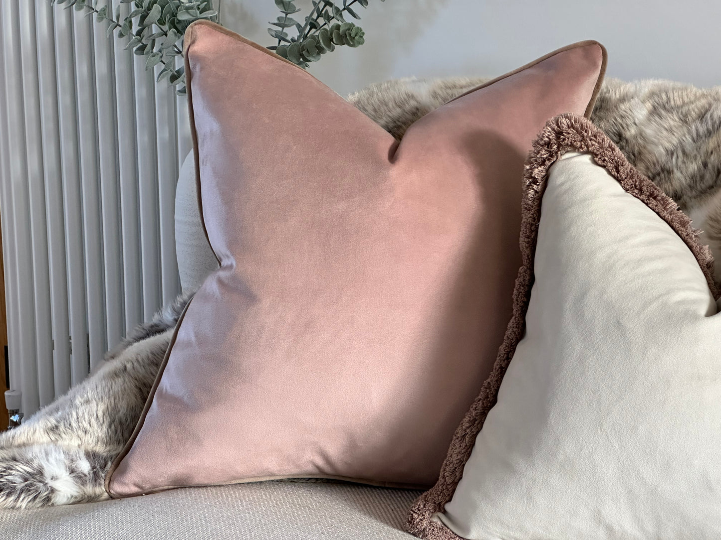 Pink velvet cushion with beige piping
