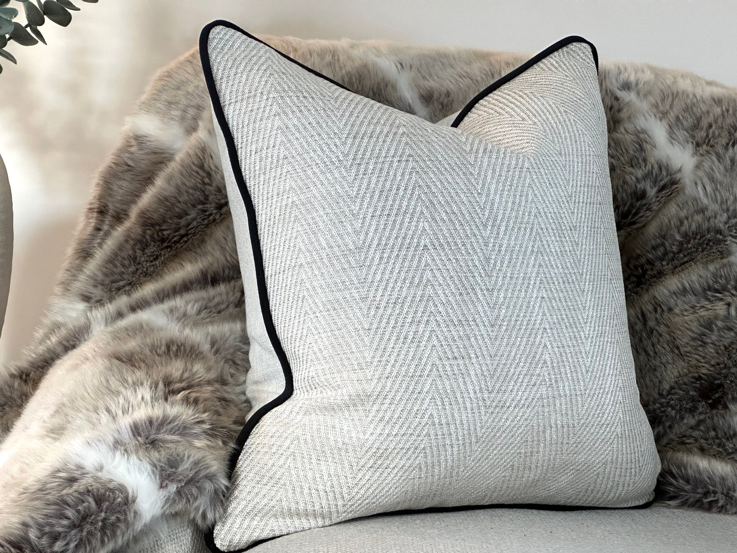 Warwick fabrics cape-cod natural cushion