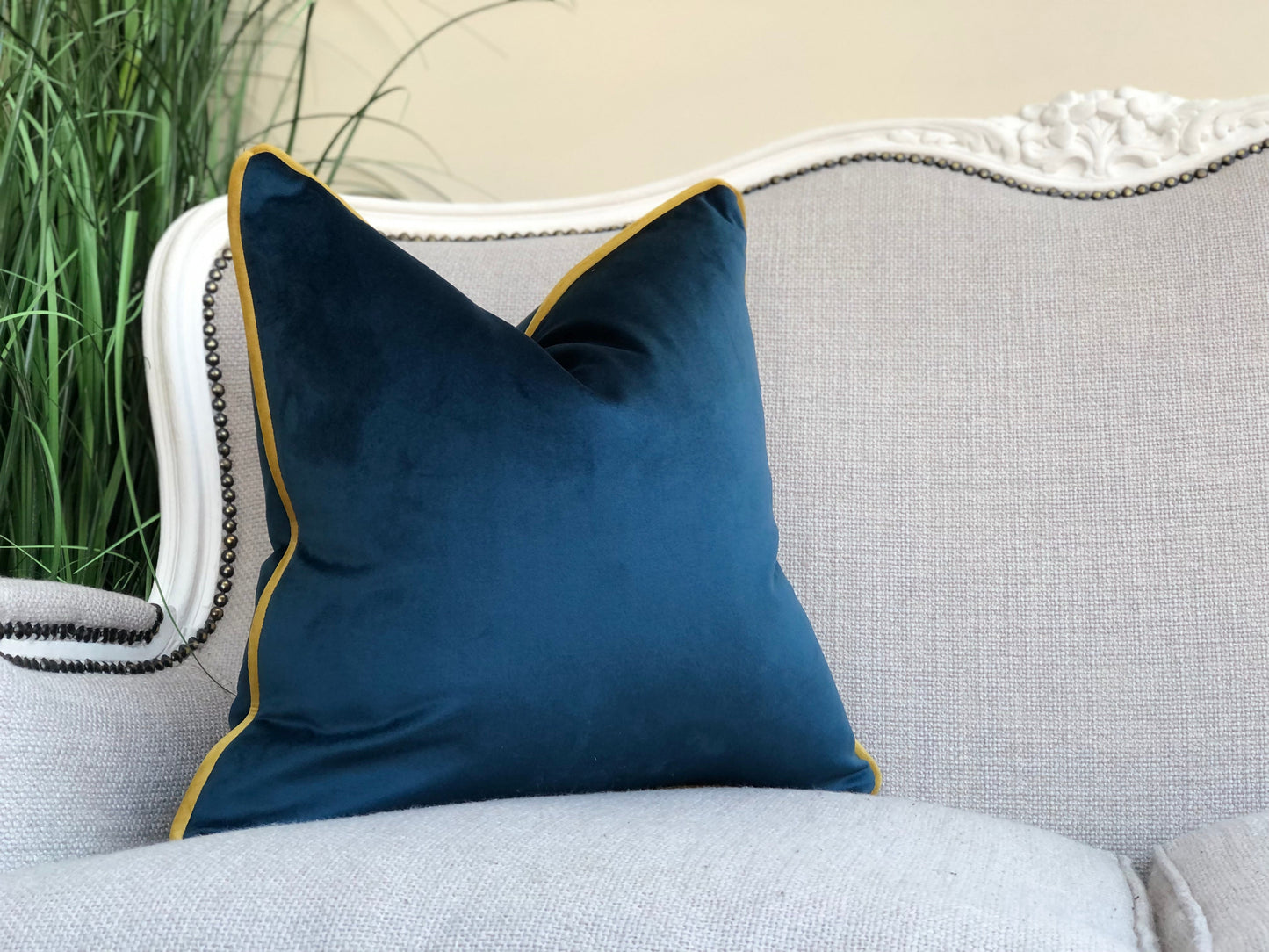 PACIFIC VELVET | Piped Cushion