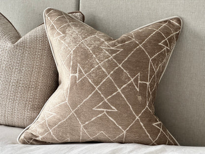 OAK | Taupe geometric cushion - Fringed or piped