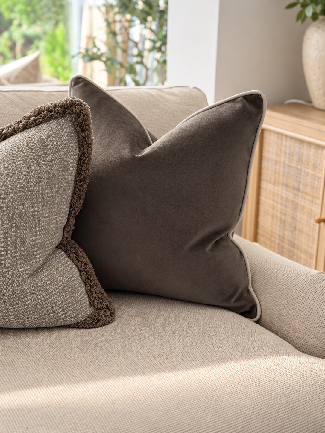MOLE VELVET | Brown Toned Cushion