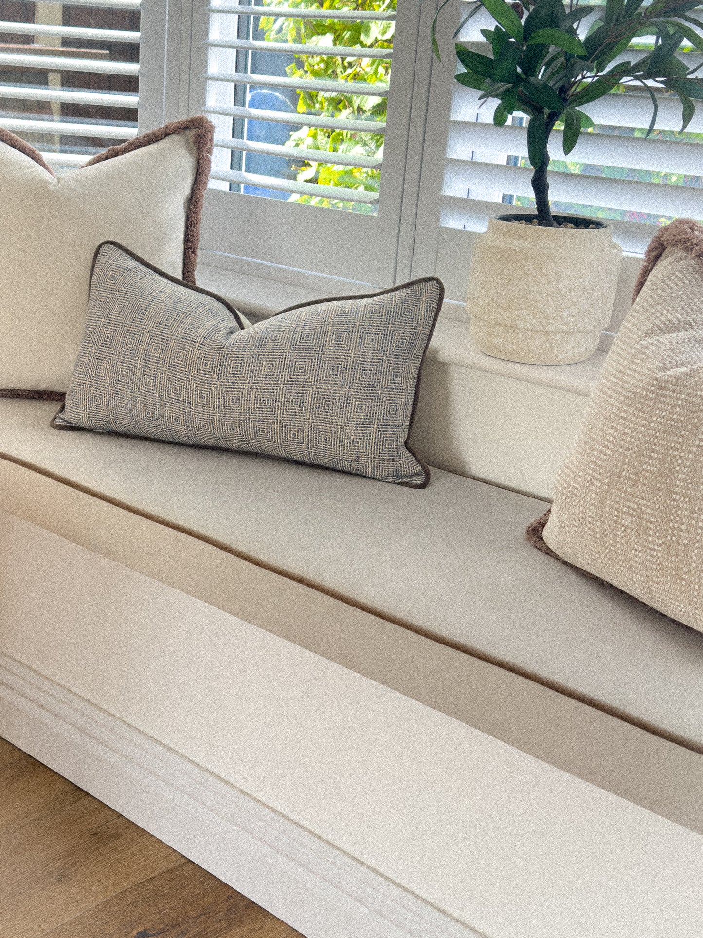 Costal relaxing home decor featuring blue and neutral scatter cushions.