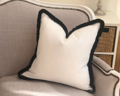 Neutral fringed cushion - LIGHT CREAM