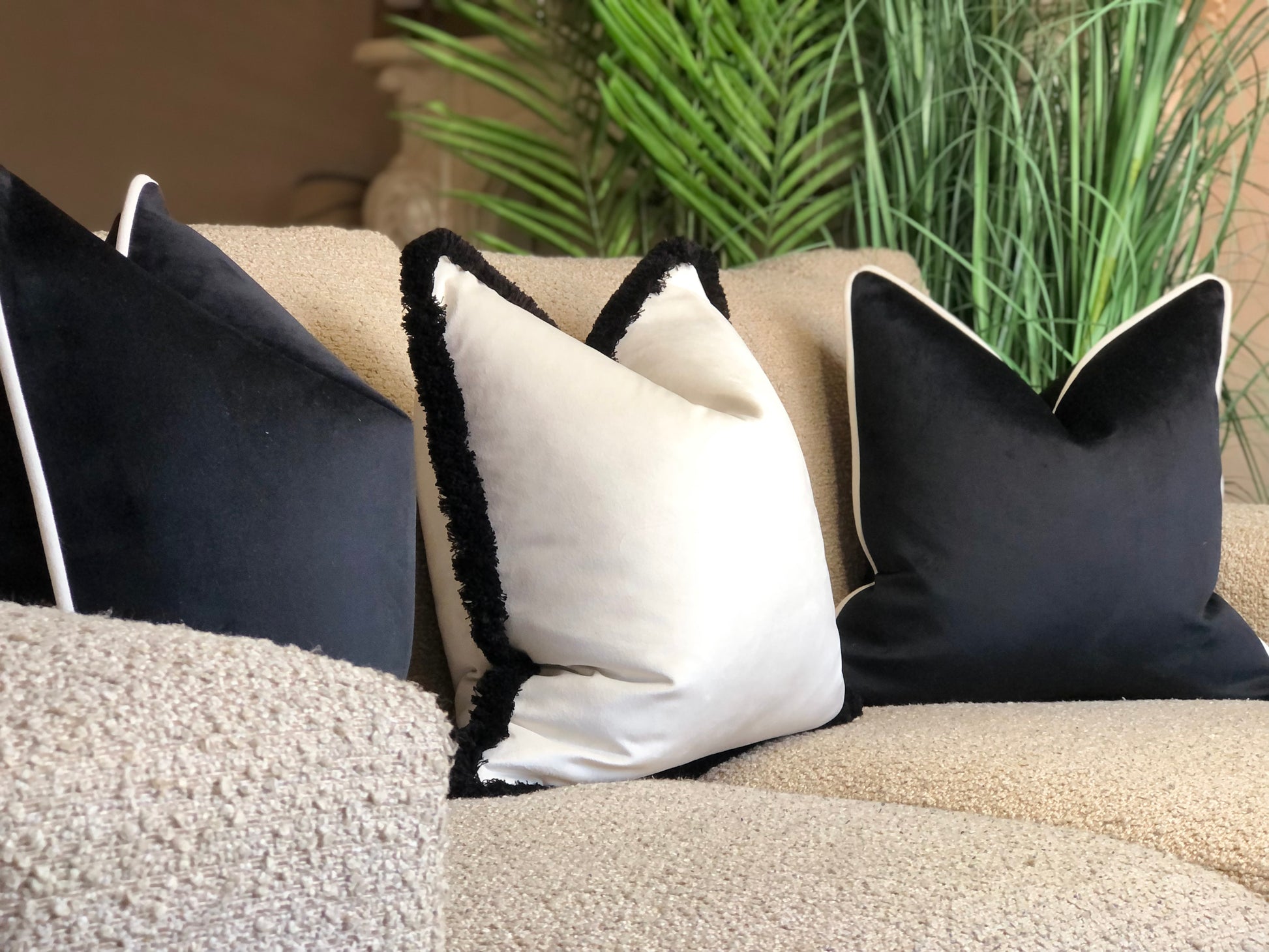 black and white decor